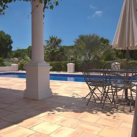 Villa Sleeps 9 Pool Air Con Wifi *