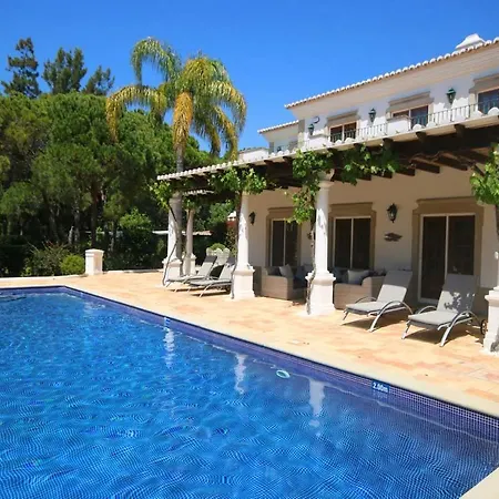 Sleeps 9 Pool Air Con Wifi